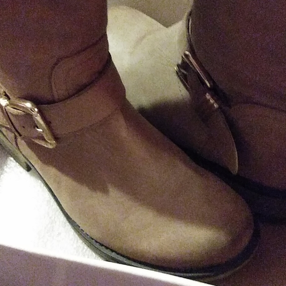 Boots - Picture 3 of 3